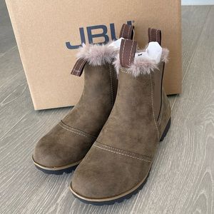 Water resistant JBU brown boots size 6